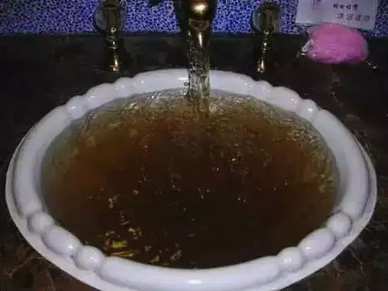 看看您家用的水管，是不銹鋼水管太貴，還是家人的健康不值得投資？